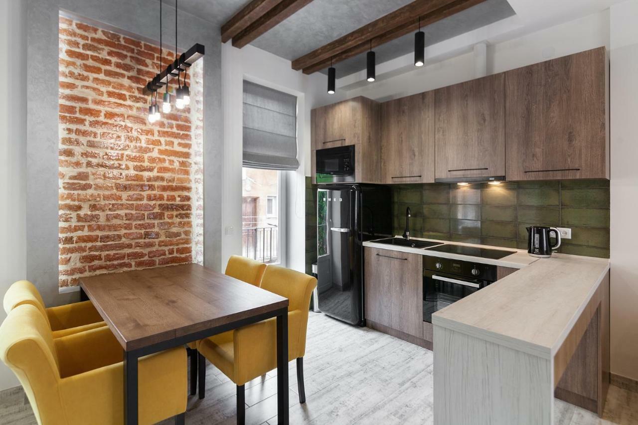 Leogrand Loft Apartments On Lychakivska 4 リヴィウ エクステリア 写真