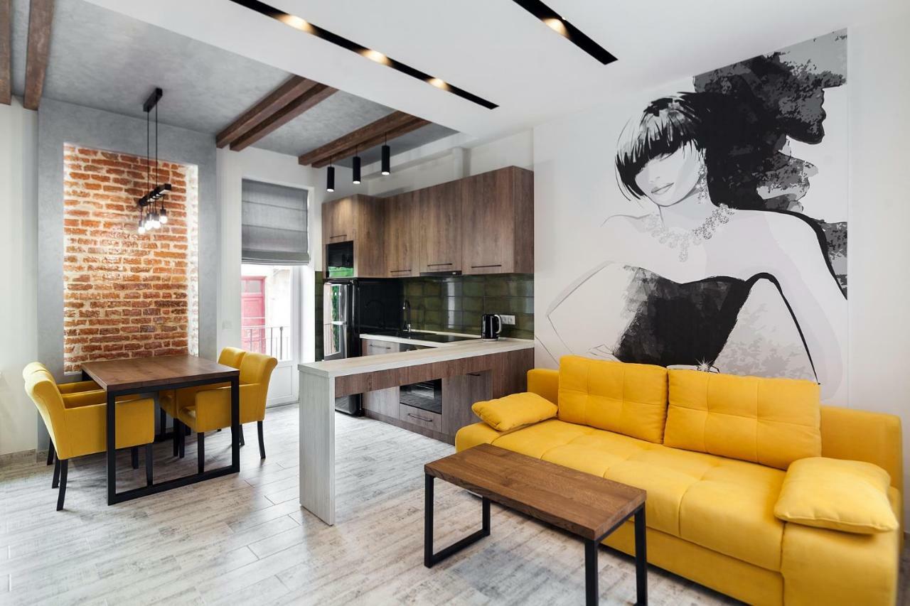 Leogrand Loft Apartments On Lychakivska 4 リヴィウ エクステリア 写真