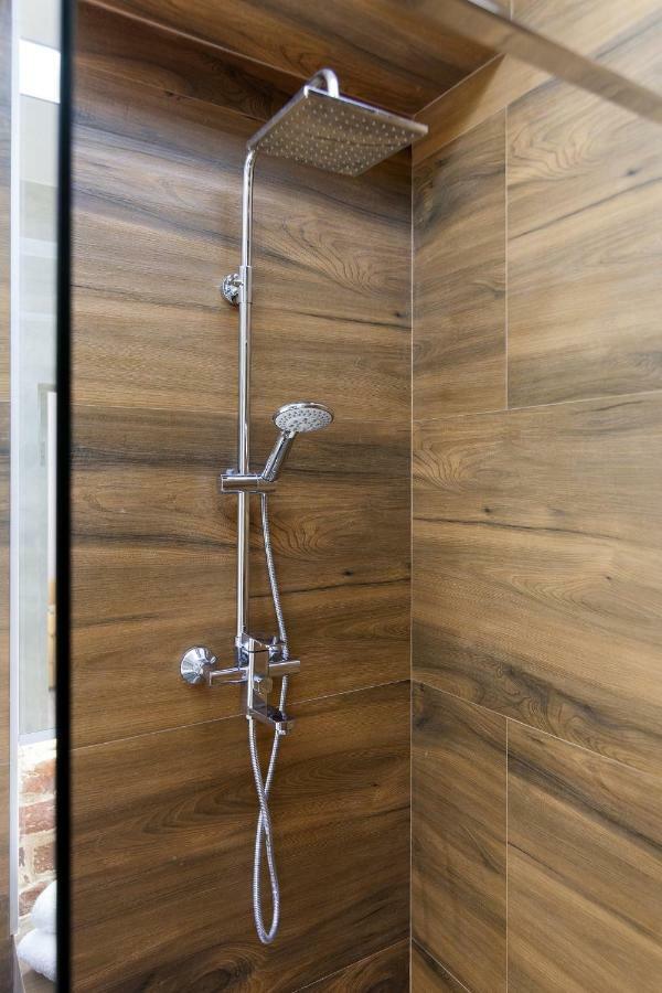 Leogrand Loft Apartments On Lychakivska 4 リヴィウ エクステリア 写真